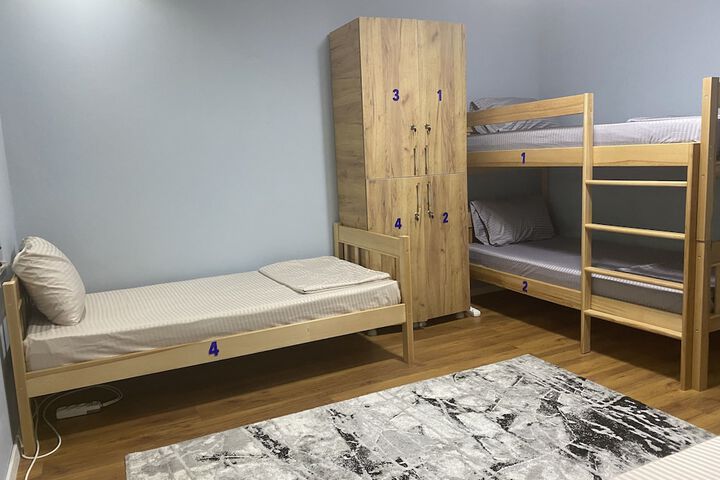 Room 13 of 34