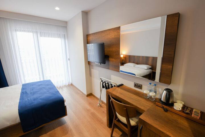 Room 8 of 17