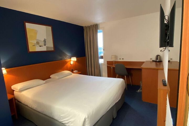 Room 4 of 30