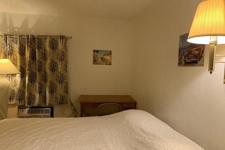 Room 18 of 204