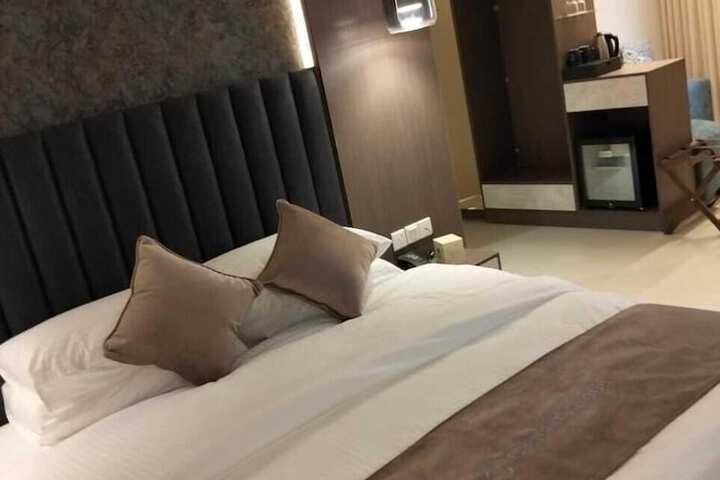 Room 36 of 100