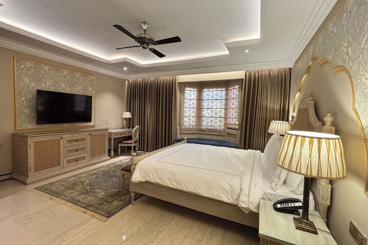 Room 30 of 133