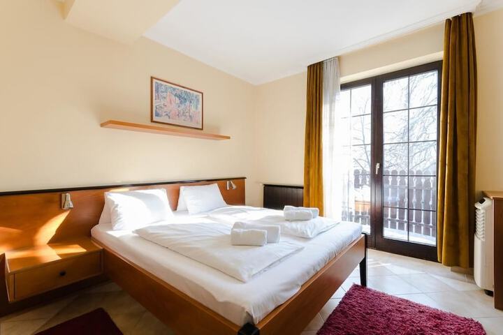 Room 8 of 40