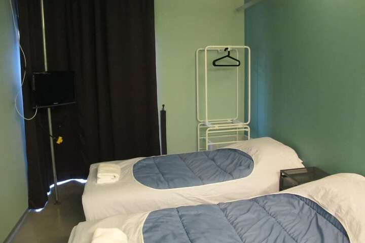 Room 8 of 60