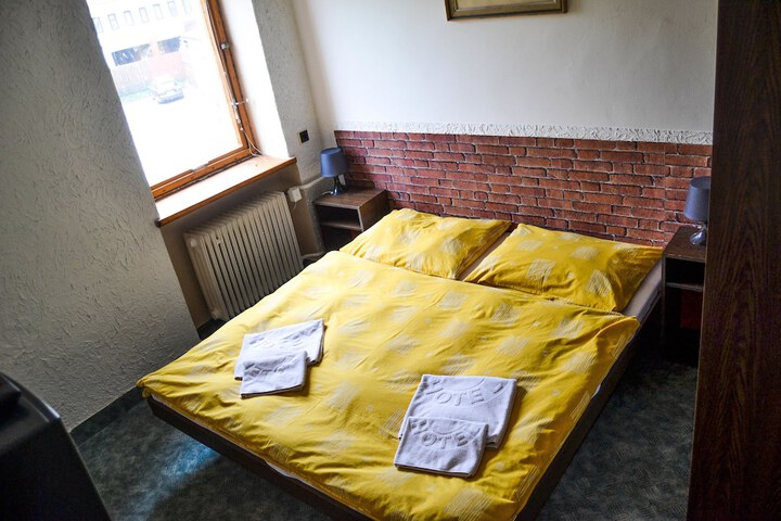 Room 36 of 77