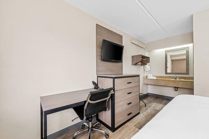 Room 13 of 40