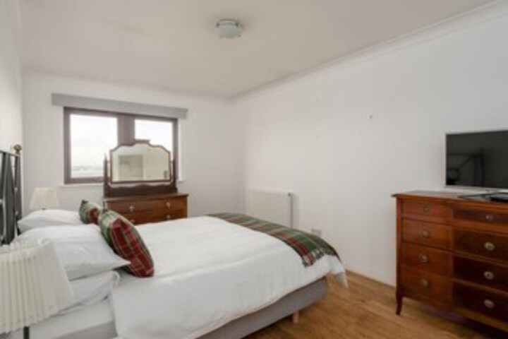 Room 7 of 13