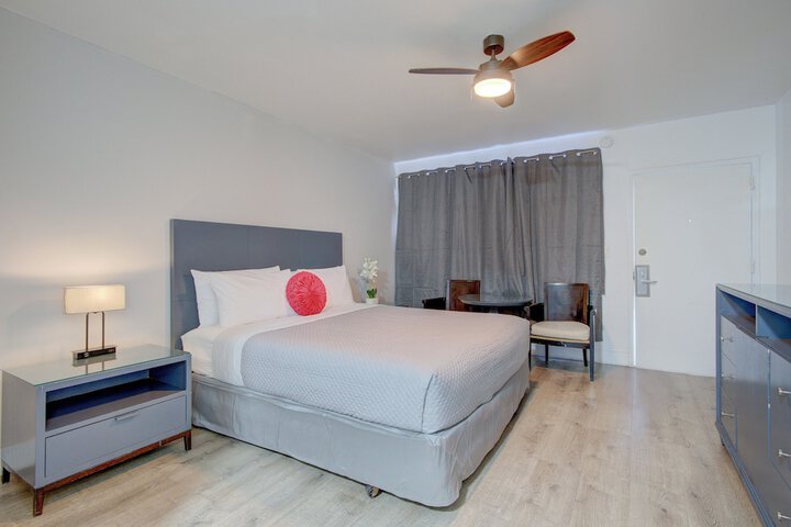 Room 33 of 52