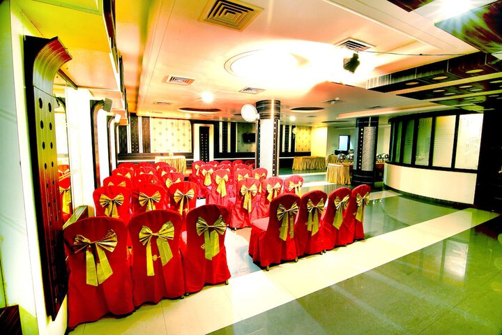 Ballroom/Hall 52 of 56