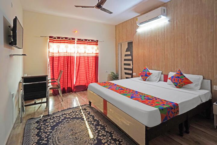 Room 10 of 32
