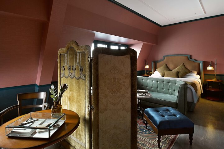 Room 17 of 40