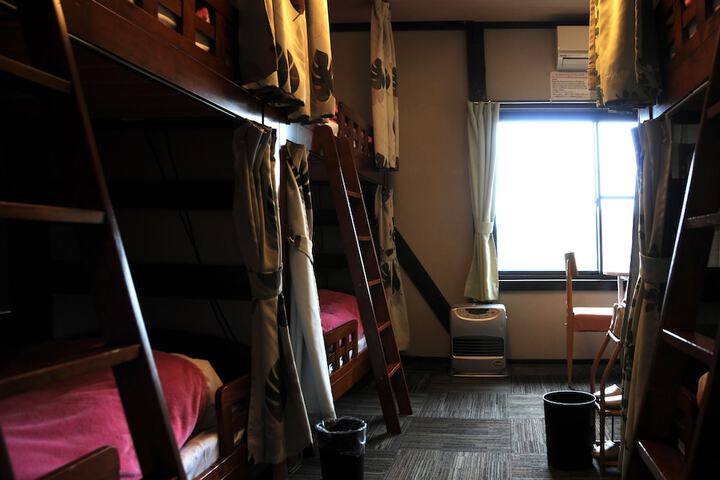 Room 10 of 42