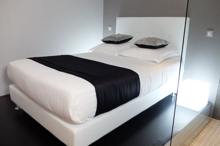 Room 4 of 53