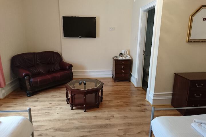 Room 13 of 25