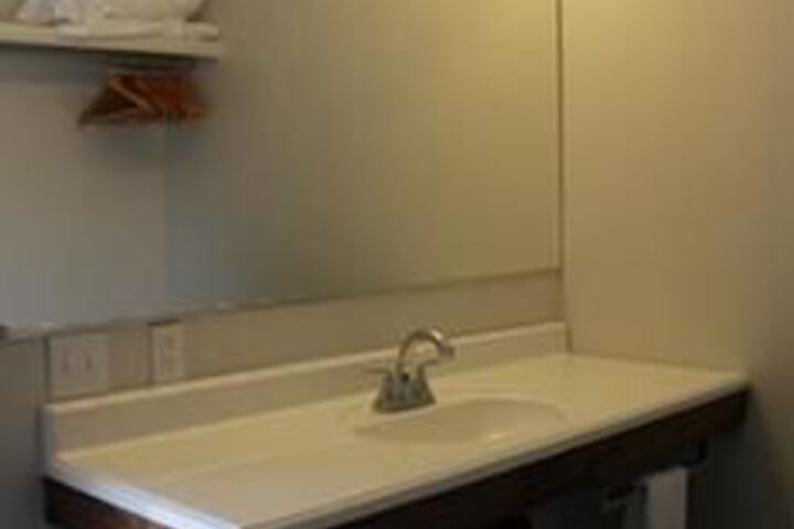 Room 7 of 102