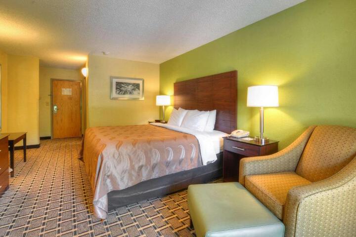 1 King Bed (1 of 11)