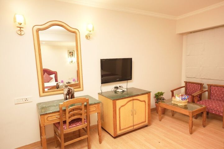 Room 6 of 38