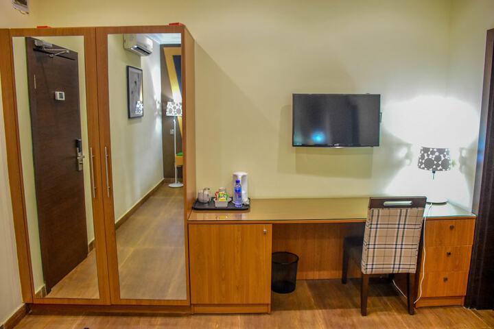 Room 7 of 32