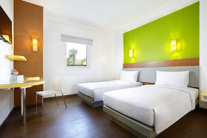 Room 9 of 18