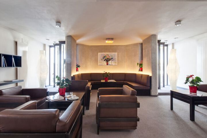 Guest Lobby