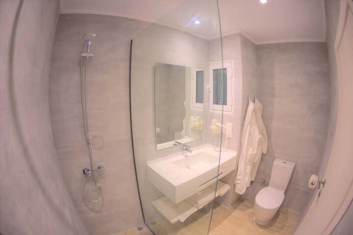 Room 46 of 208