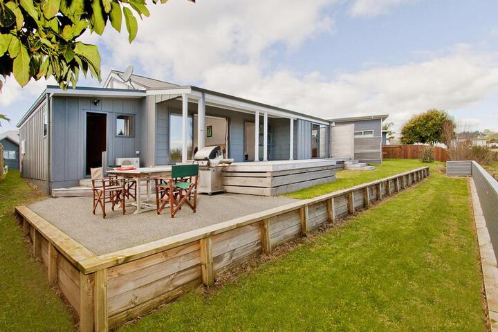 Sea Breeze - Whangamata Holiday Home