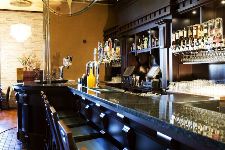Lounge 49 of 73