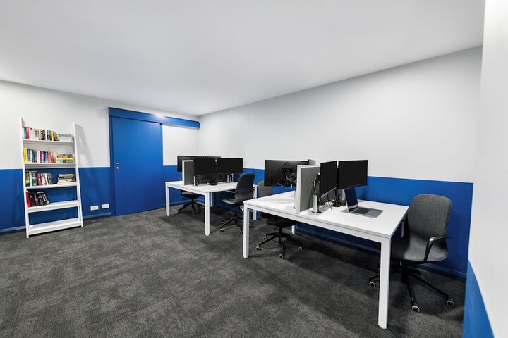 Business Center 46 of 49