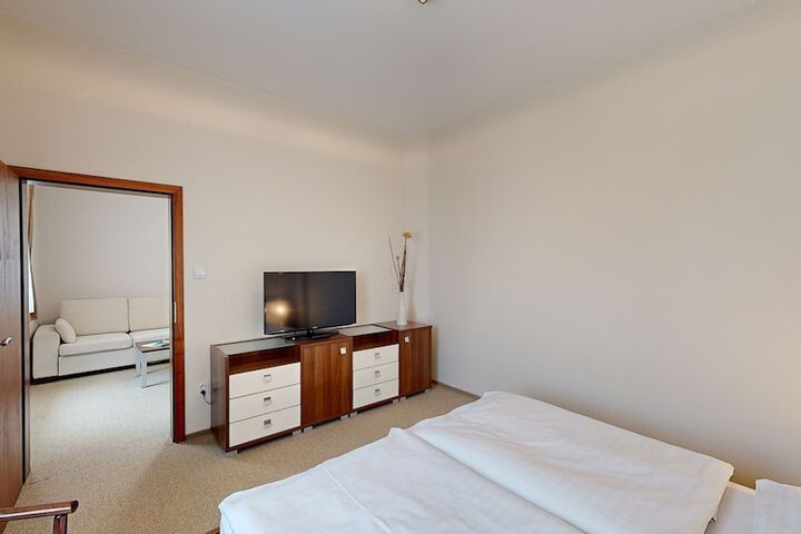 Room 19 of 35