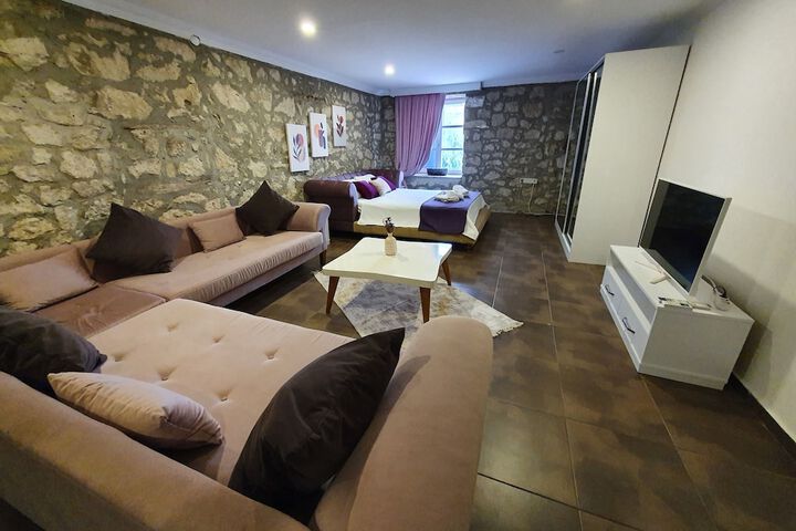 Room 9 of 30