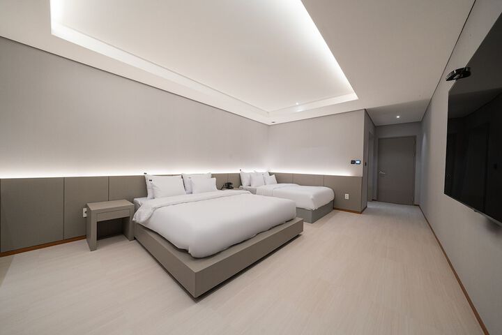 Room 44 of 104