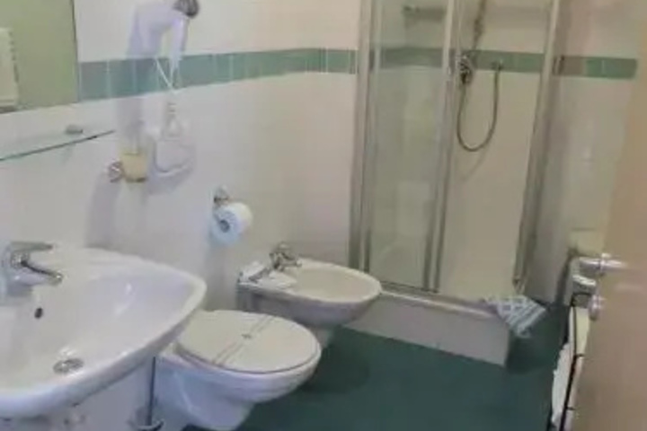 Room 8 of 13