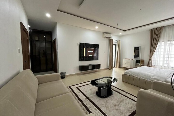 Room 4 of 13