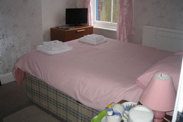 Room 5 of 8