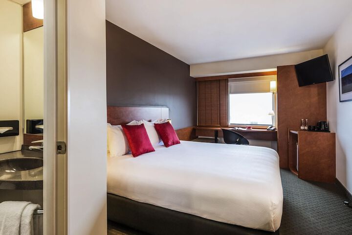 Room 6 of 35