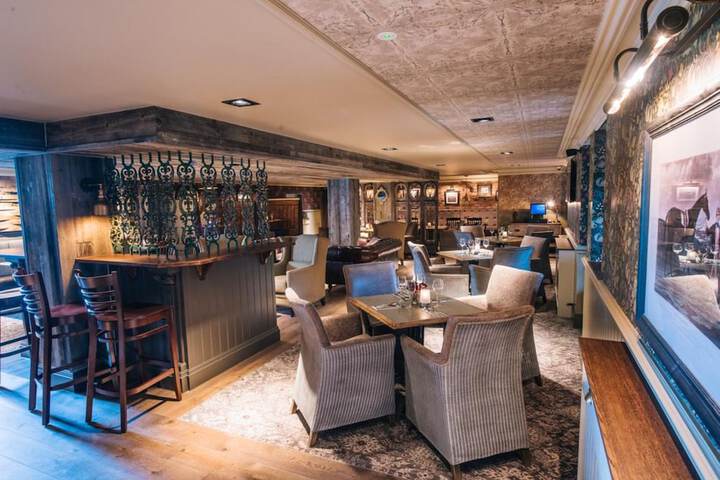 Lounge 54 of 66