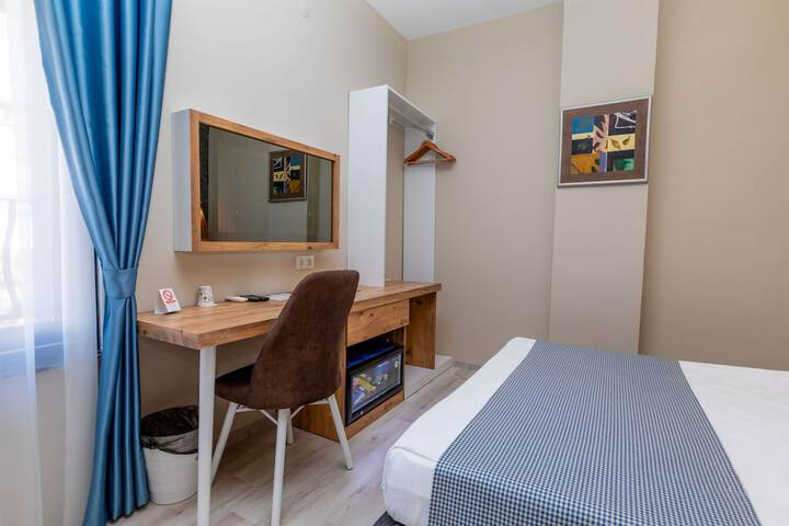 Room 12 of 21