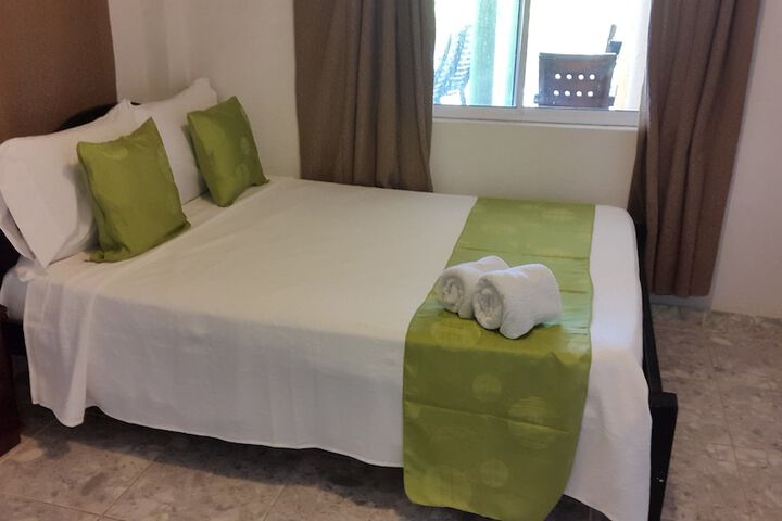 Room 7 of 32