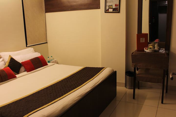 Room 13 of 38