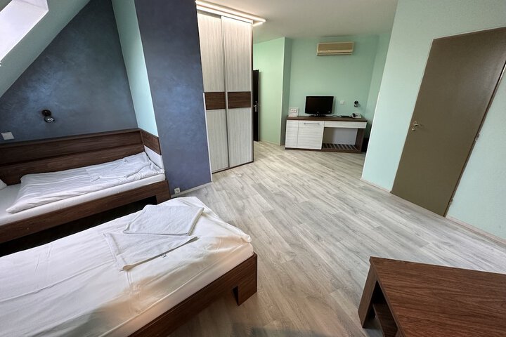 Room 49 of 99