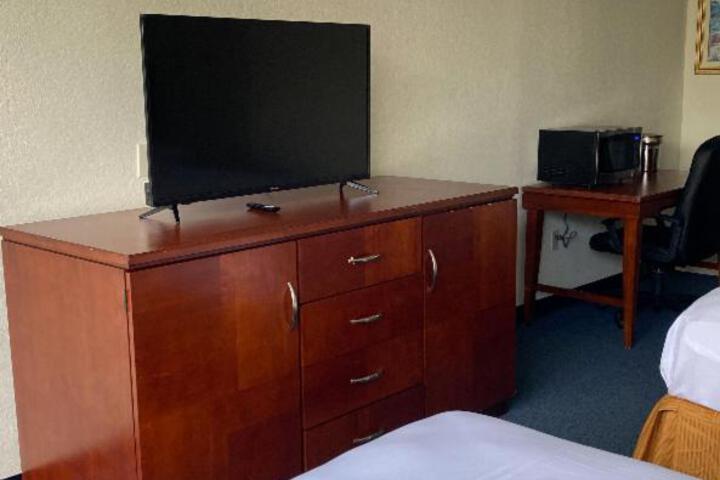 2 Double Beds (6 of 13)