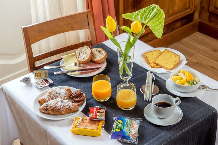 Breakfast/Coffee Service 54 of 78