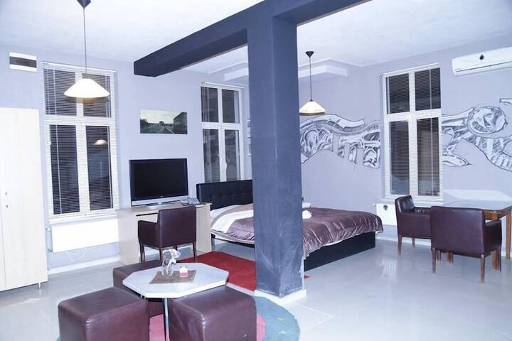 Room 14 of 84