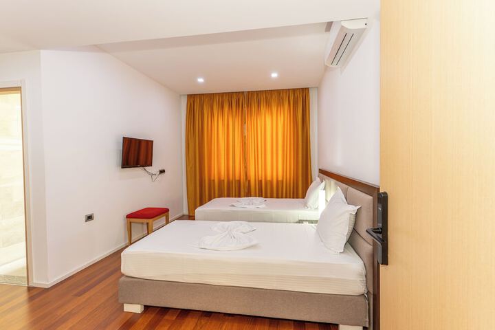 Room 27 of 63