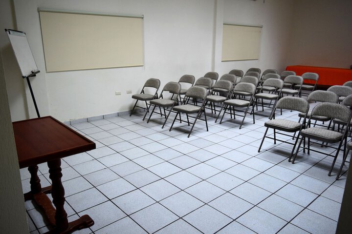 Room 82 of 106
