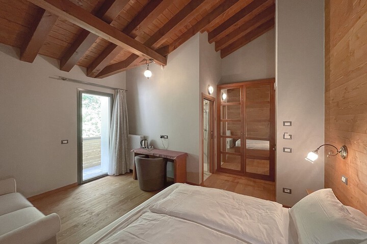Room 12 of 29