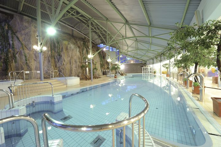 Pool 44 of 69
