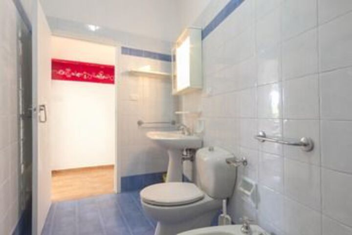 Room 4 of 20