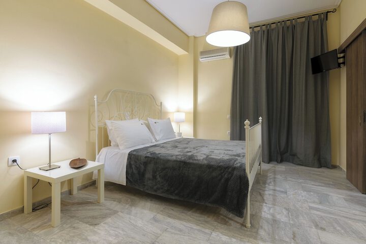Room 44 of 100