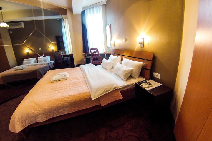 Room 16 of 64